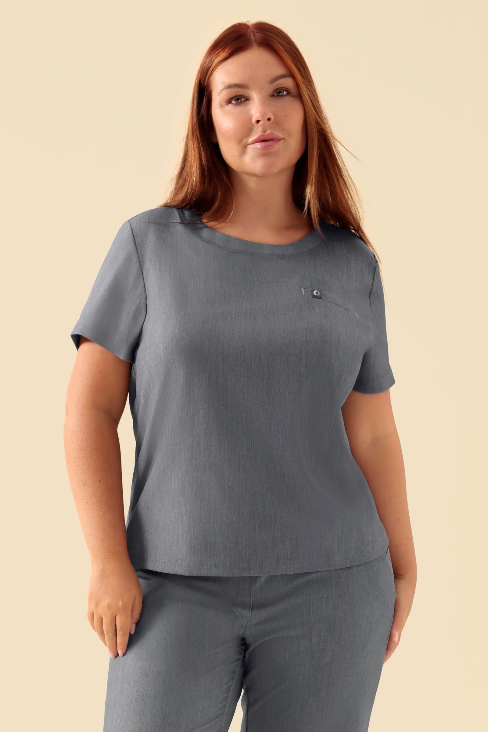 KAERE shirt dames - ronde hals grijs melange, Voorzijde view Het model is 173 cm lang en draagt maat XL