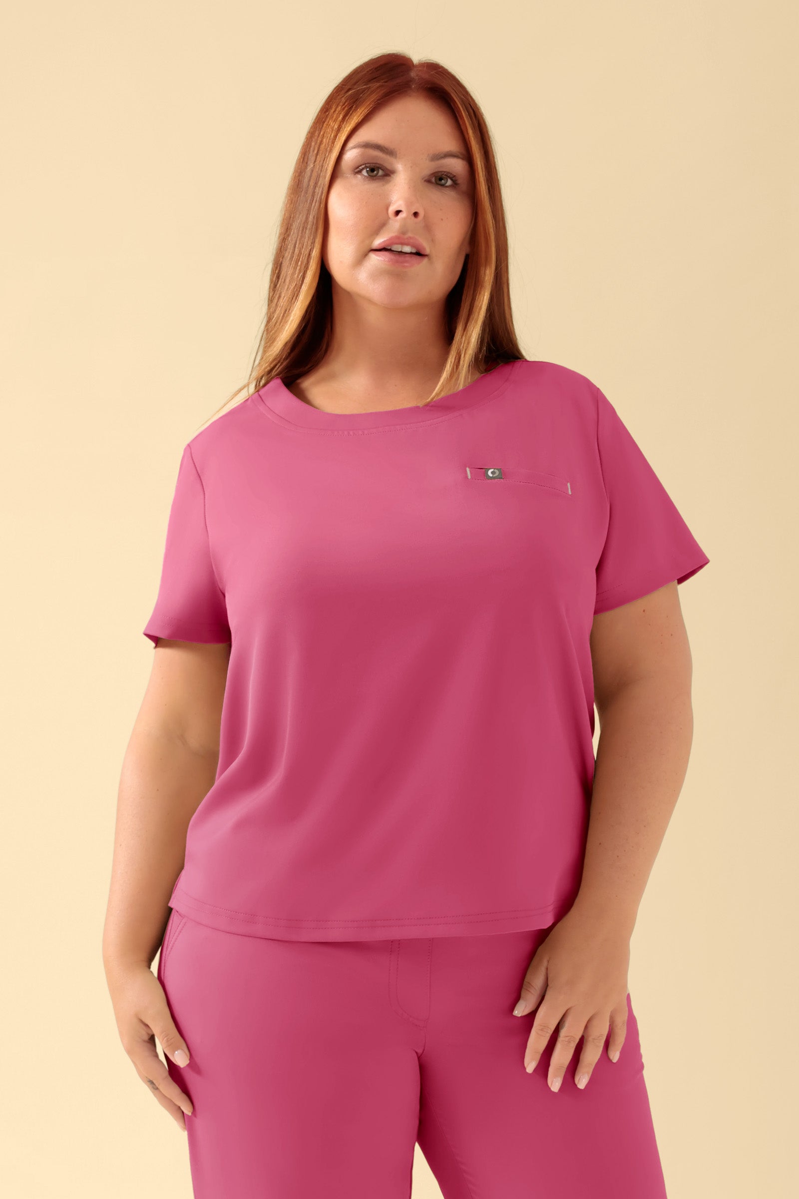 KAERE shirt dames - ronde hals oud rose, Voorzijde view Het model is 173 cm lang en draagt maat XL