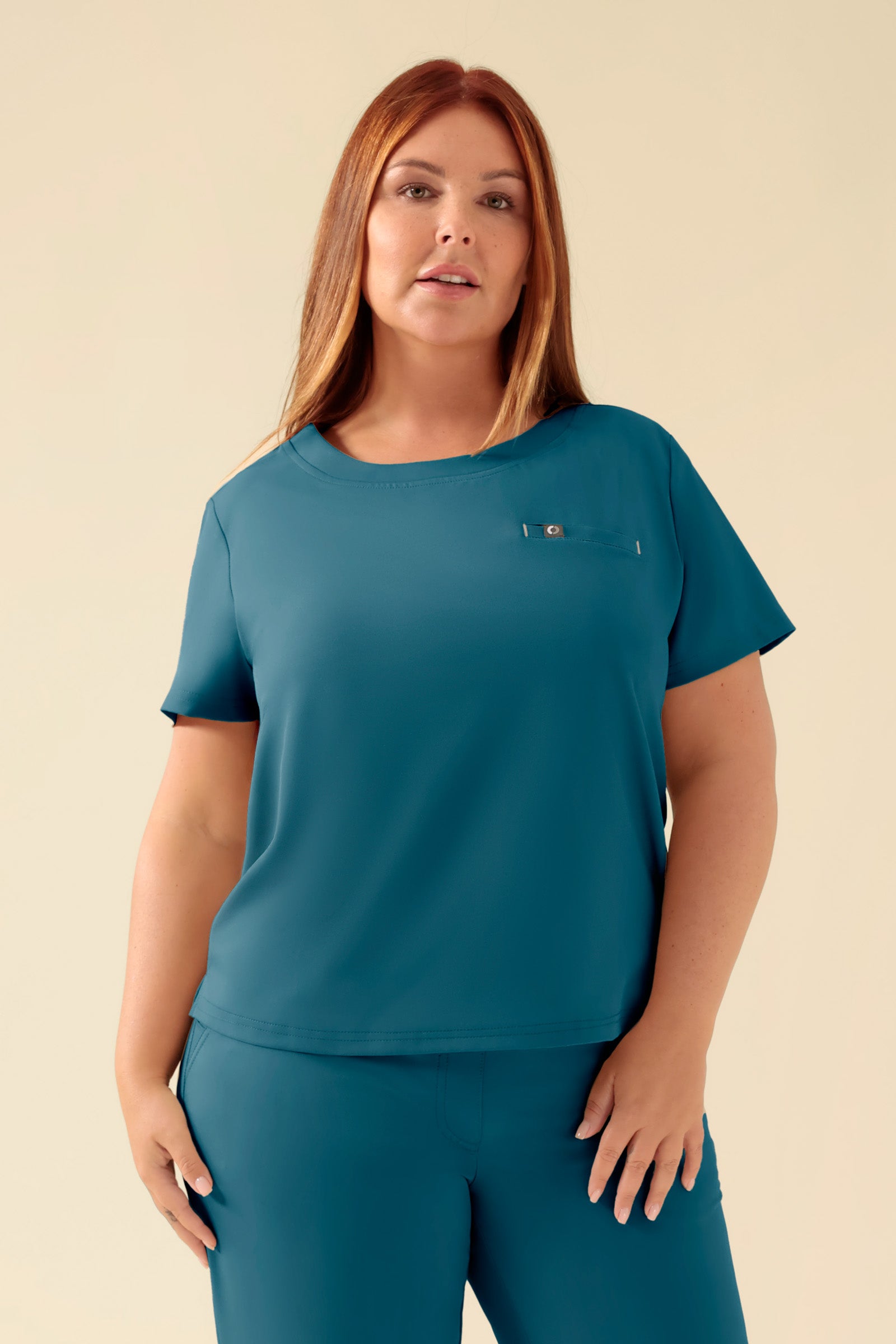 KAERE shirt dames - ronde hals petrol, Voorzijde view Het model is 173 cm lang en draagt maat XL