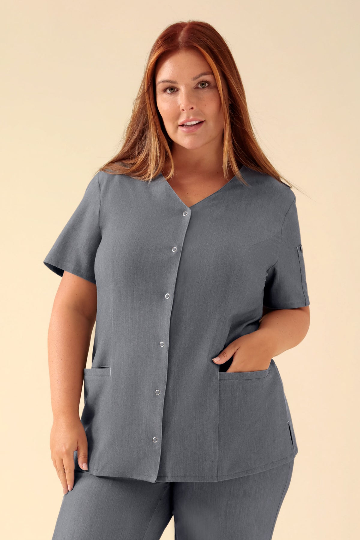 KAERE tuniek dames - drukknoopsluiting donkergrijs melange, Voorzijde view Het model is 173 cm lang en draagt maat XL