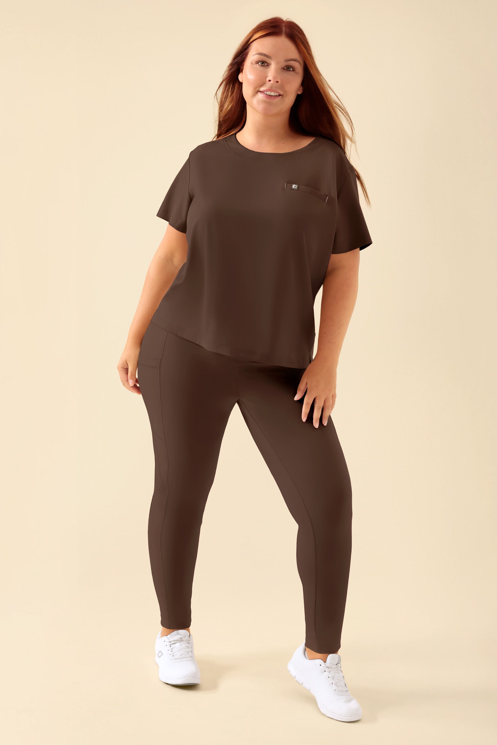 KAERE Leggings dames - super elastisch coffee, Voorzijde view Het model is 173 cm lang en draagt maat XL