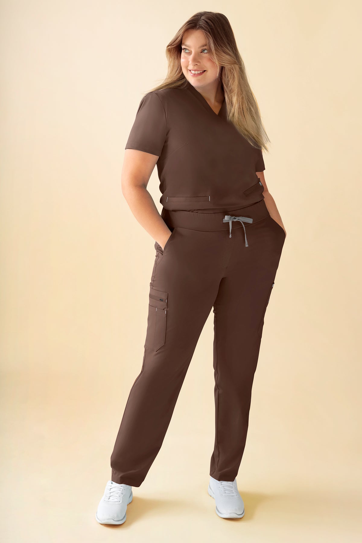 KAERE broek dames - rechte zoom coffee, Voorzijde view Het model is 174 cm lang en draagt maat XL