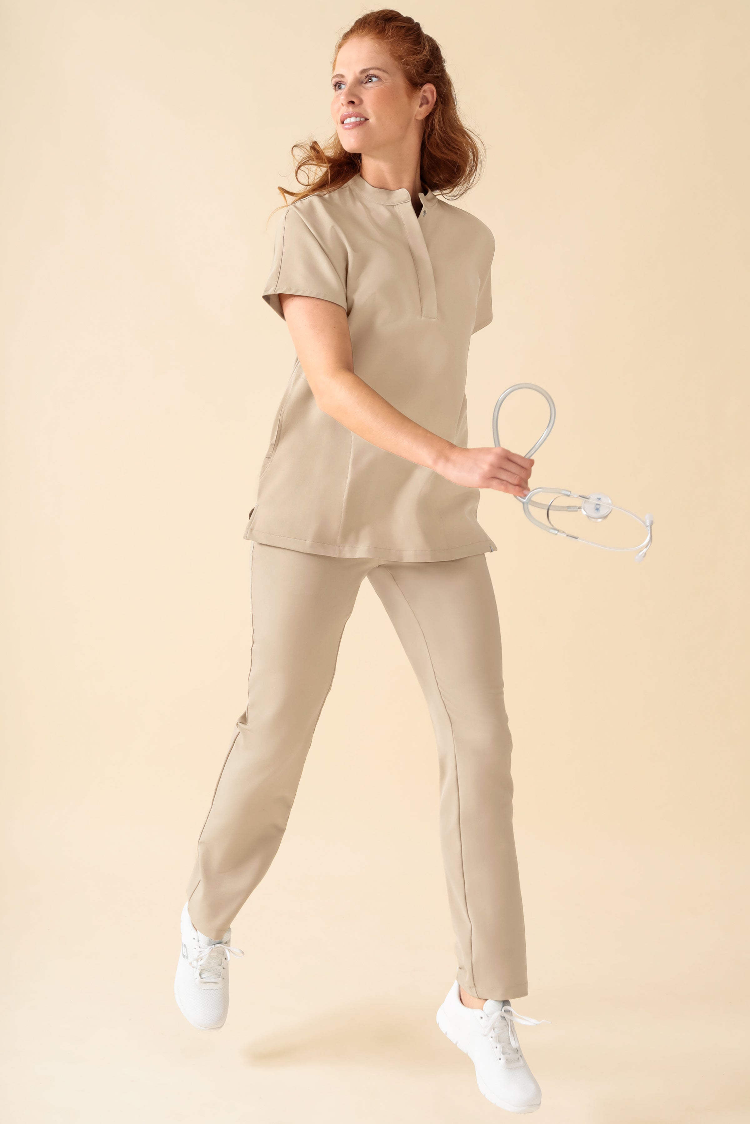 KAERE dames oversteektuniek - opstaande kraag zand