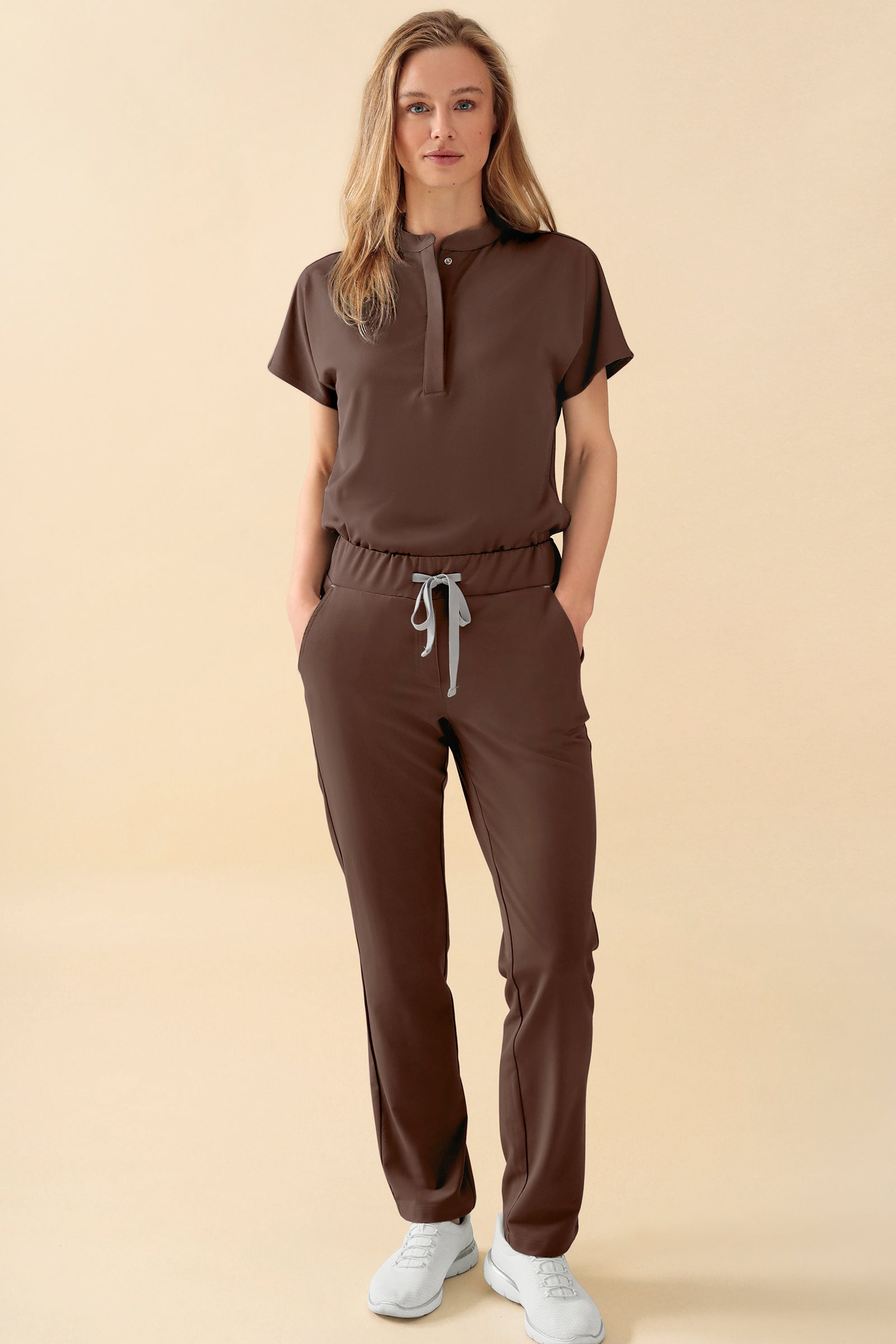 KAERE broek dames - zonder beenzak coffee, Voorzijde view Het model is 177 cm lang en draagt maat S