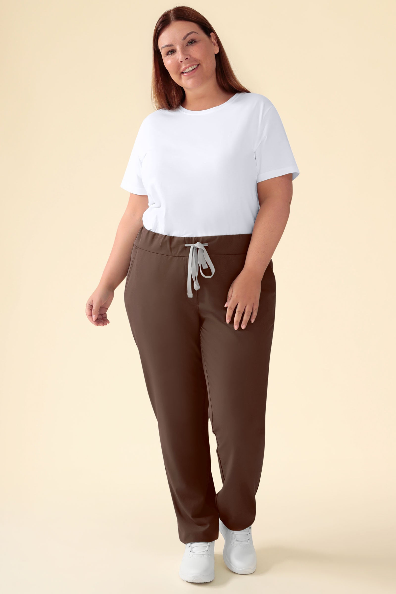 KAERE broek dames - zonder beenzak coffee, Voorzijde view Het model is 173 cm lang en draagt maat XL