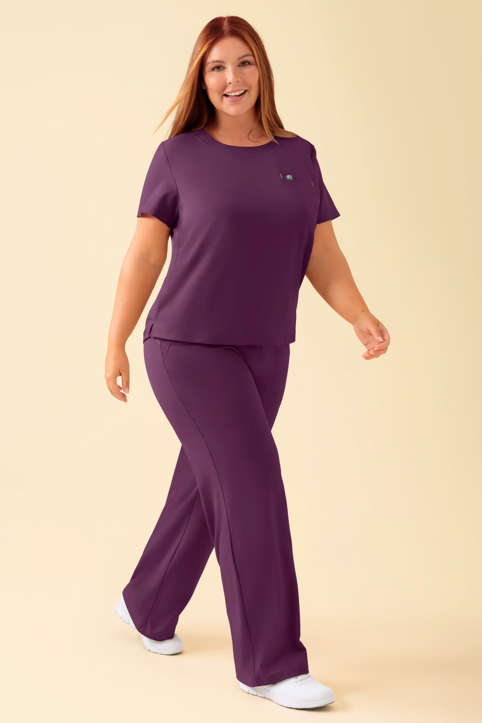 KAERE shirt dames - ronde hals pruimen, Voorzijde view Het model is 173 cm lang en draagt maat XL