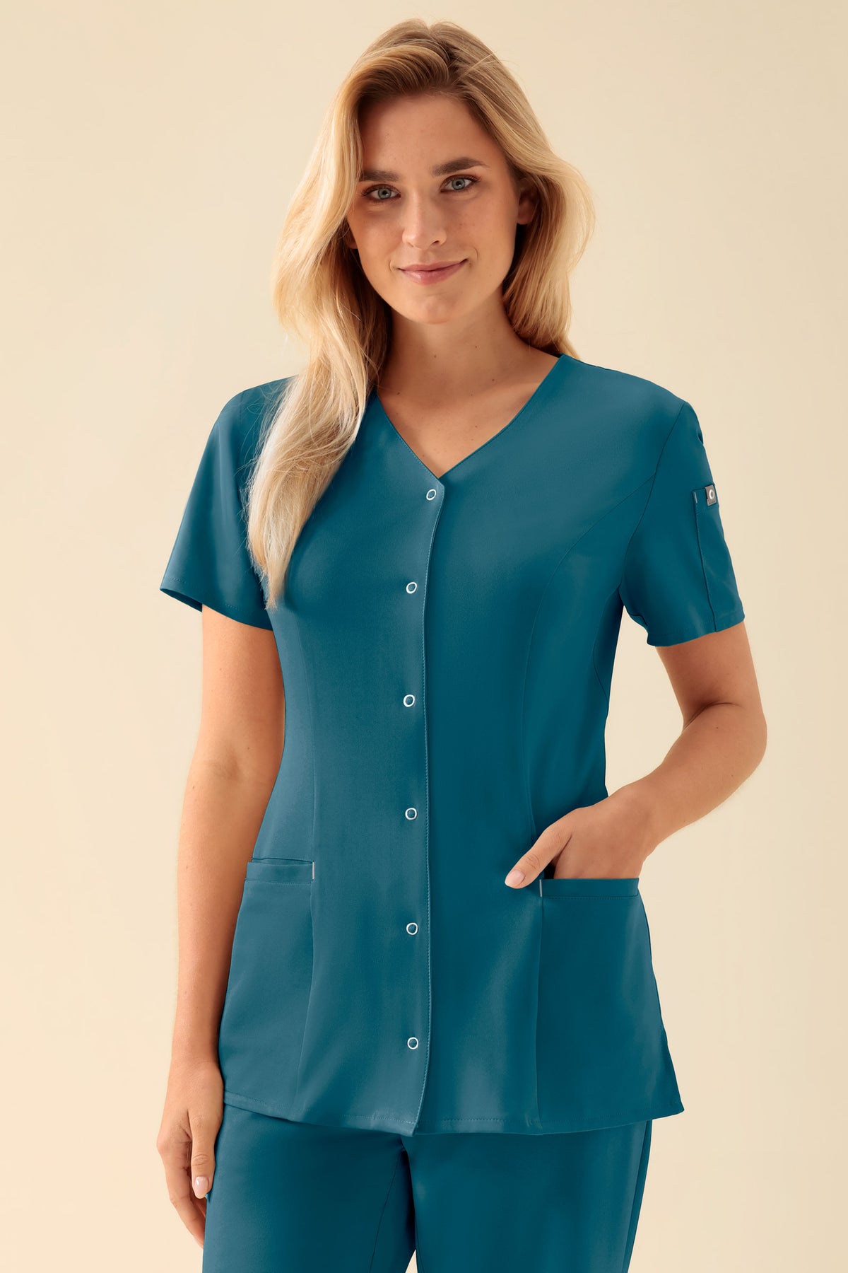 KAERE tuniek dames - drukknoopsluiting petrol, Voorzijde view Het model is 177 cm lang en draagt maat S